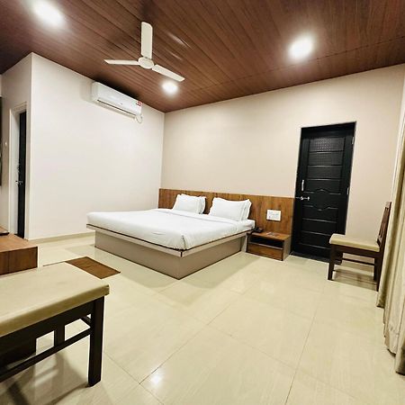 Hotel Grand Indu, 3 Star Kolhapur Eksteriør billede