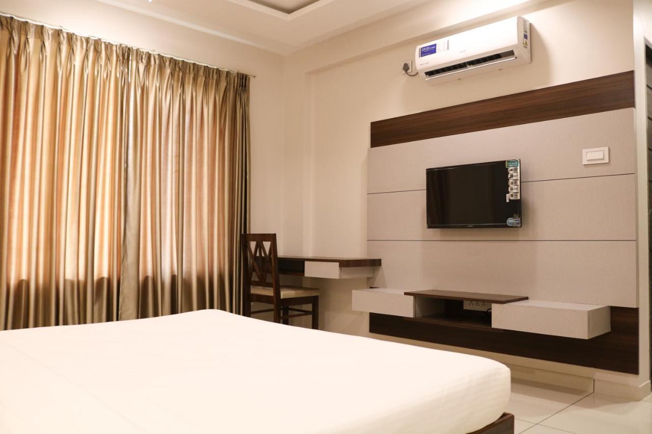 Hotel Grand Indu, 3 Star Kolhapur Eksteriør billede