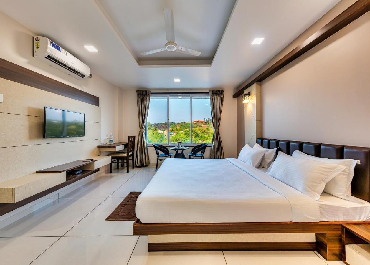 Hotel Grand Indu, 3 Star Kolhapur Eksteriør billede