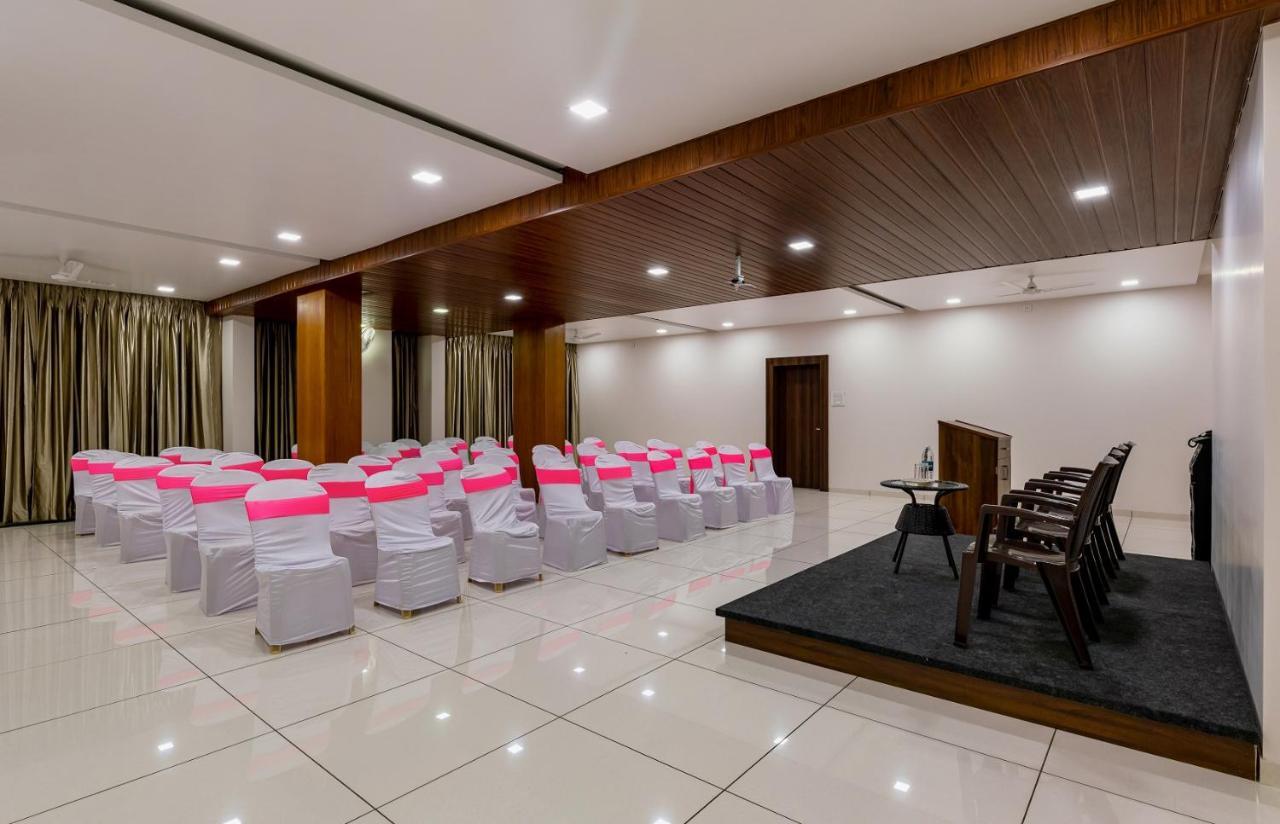 Hotel Grand Indu, 3 Star Kolhapur Eksteriør billede