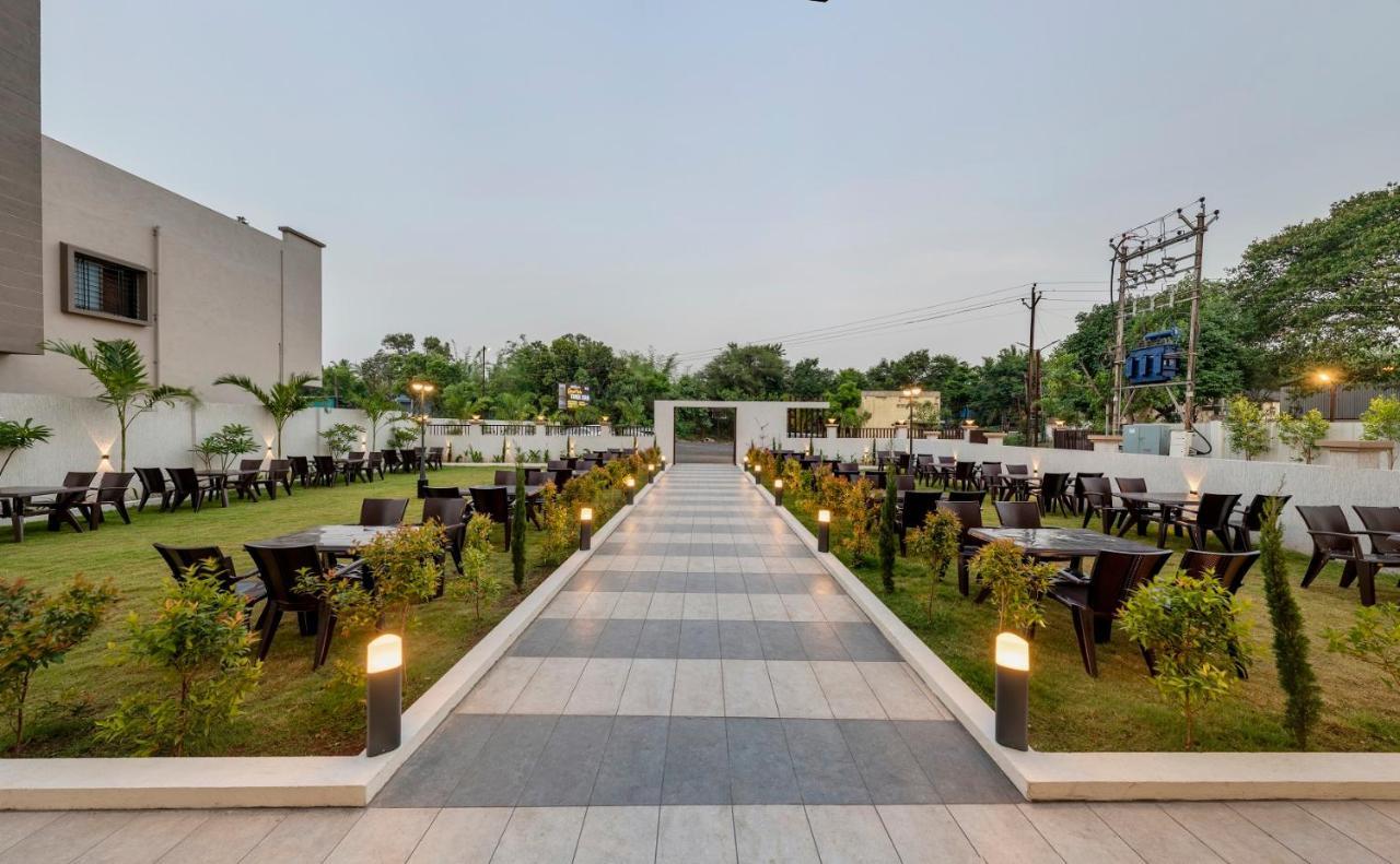 Hotel Grand Indu, 3 Star Kolhapur Eksteriør billede