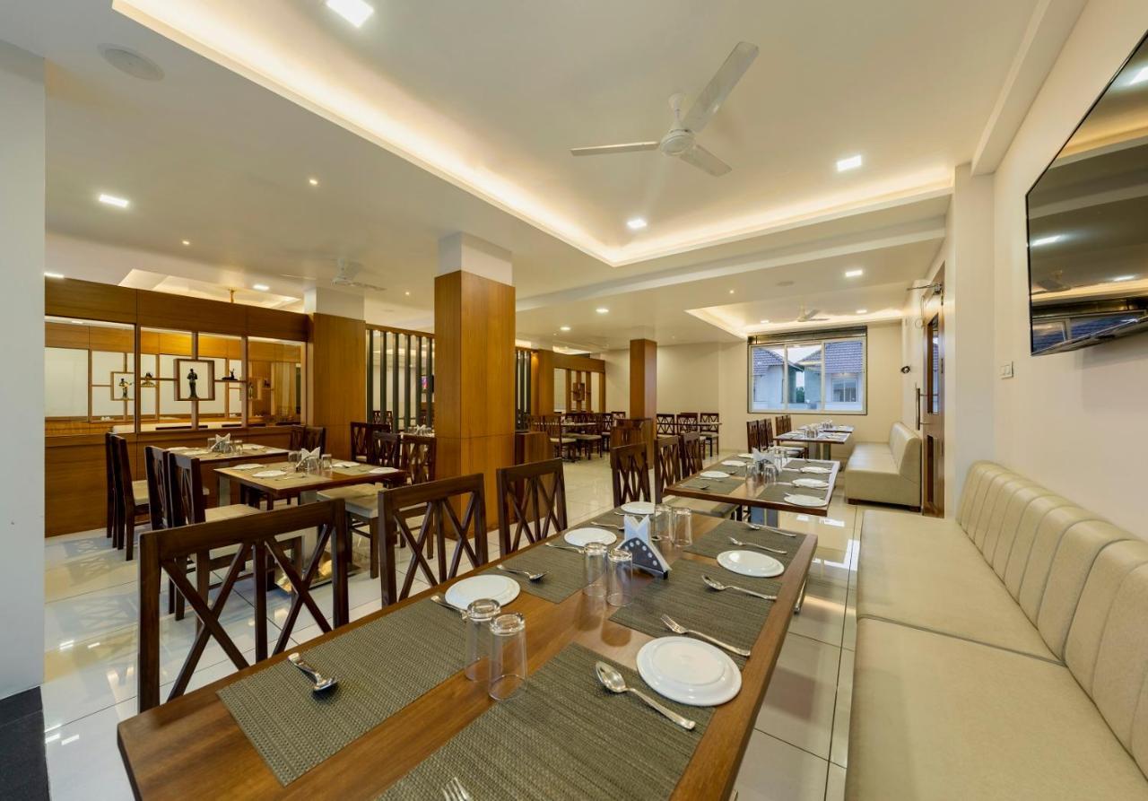 Hotel Grand Indu, 3 Star Kolhapur Eksteriør billede