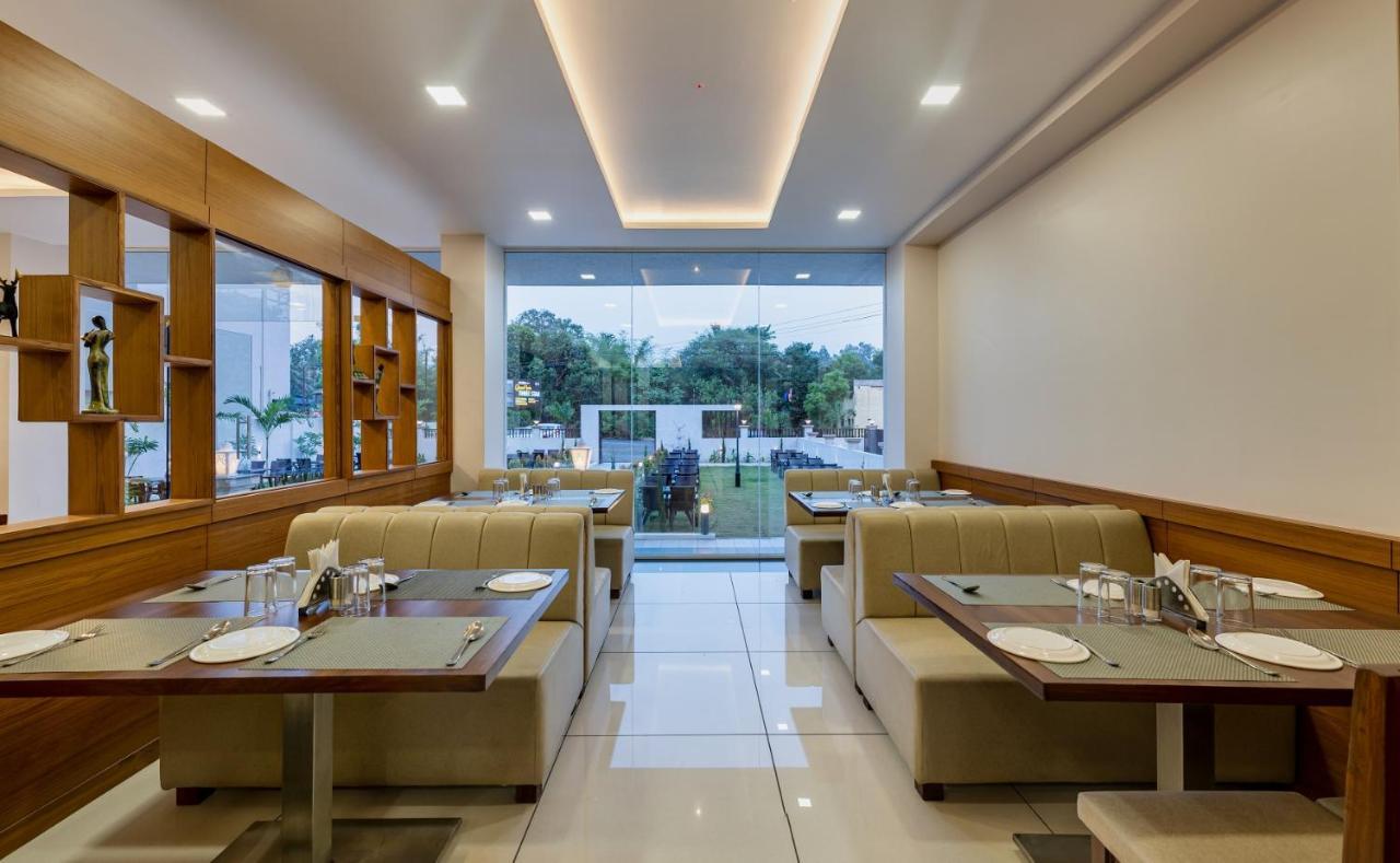 Hotel Grand Indu, 3 Star Kolhapur Eksteriør billede