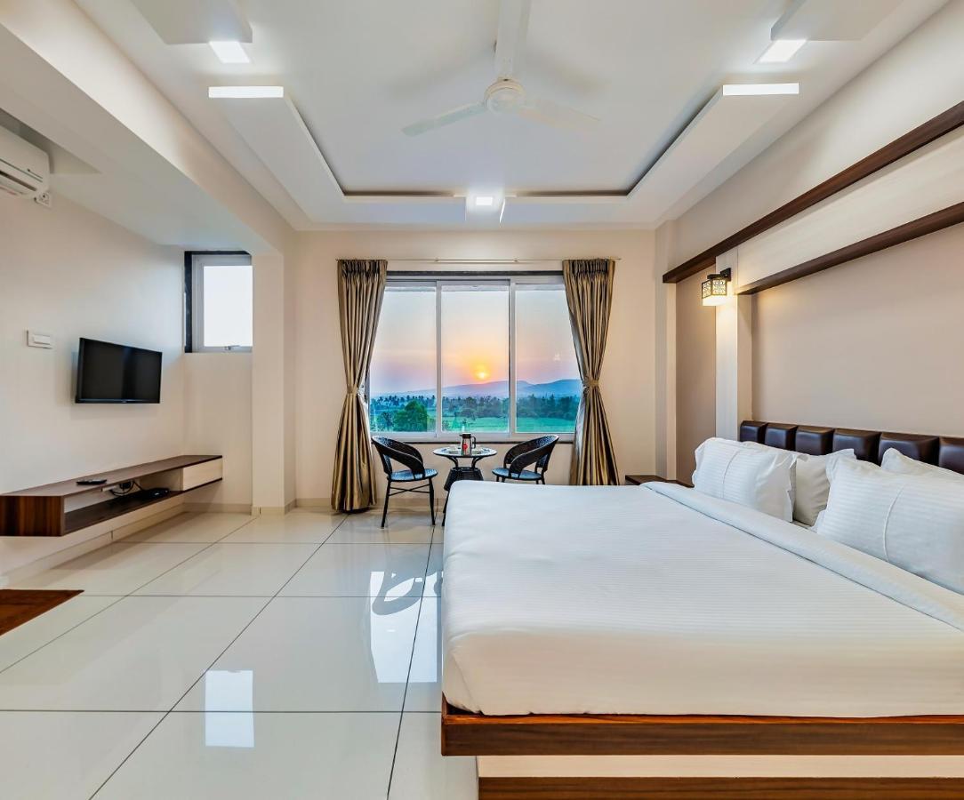 Hotel Grand Indu, 3 Star Kolhapur Eksteriør billede