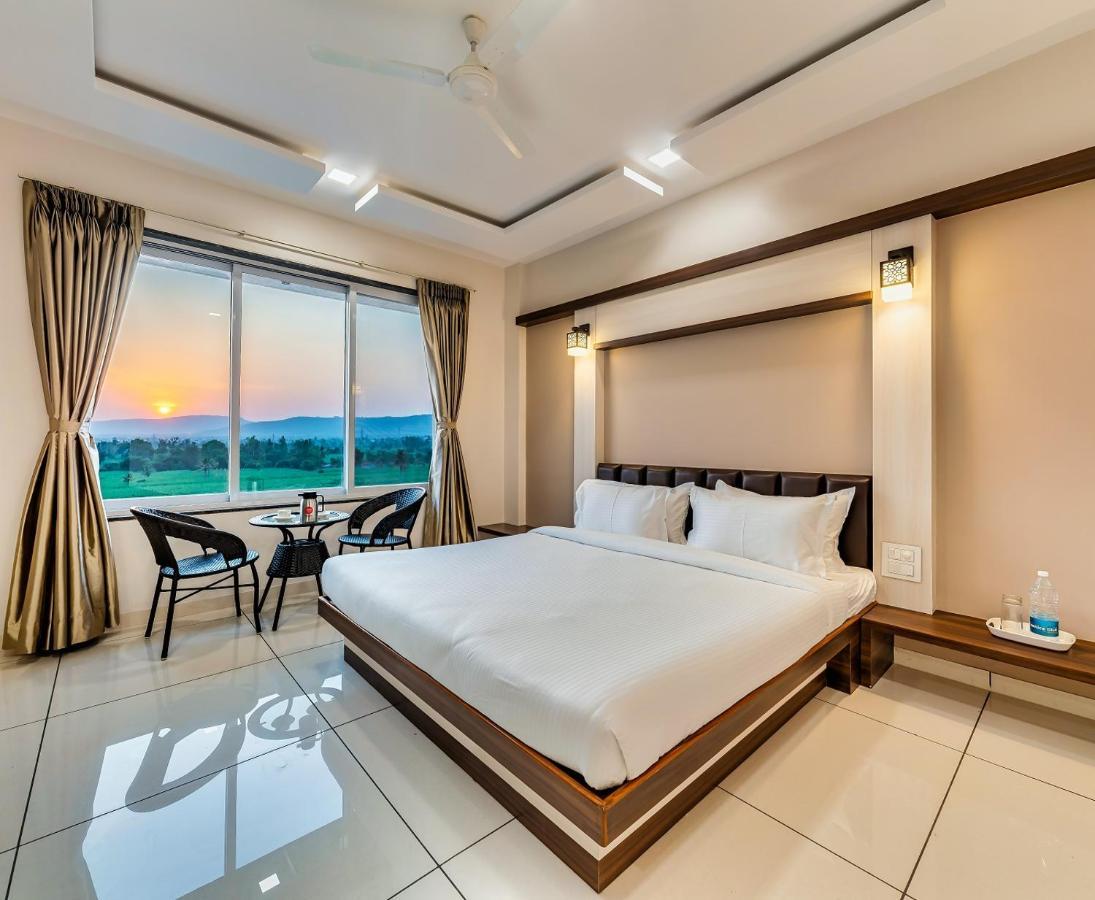 Hotel Grand Indu, 3 Star Kolhapur Eksteriør billede