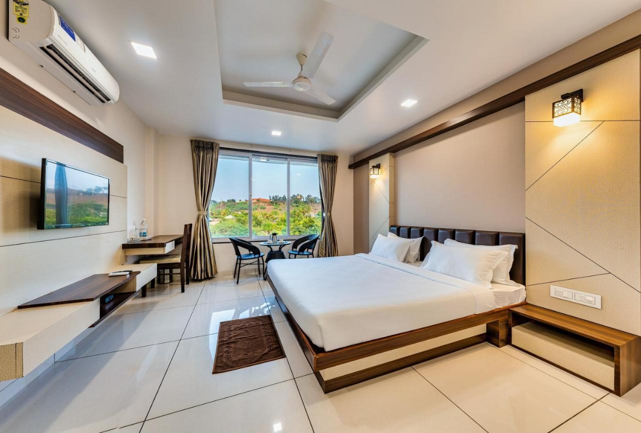 Hotel Grand Indu, 3 Star Kolhapur Eksteriør billede