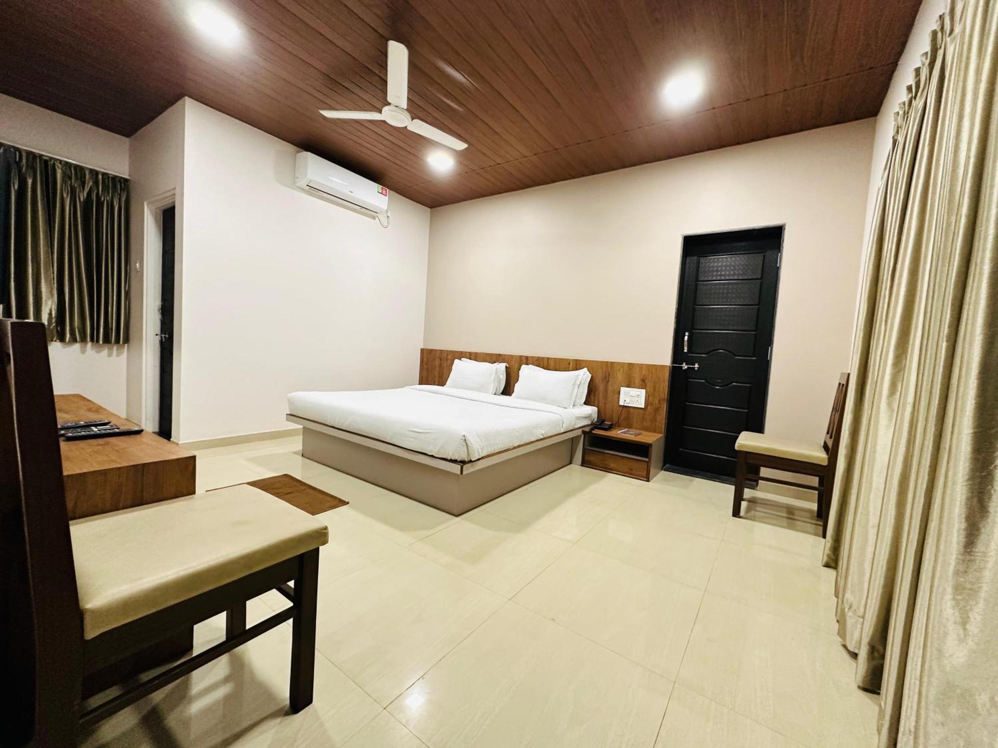 Hotel Grand Indu, 3 Star Kolhapur Eksteriør billede